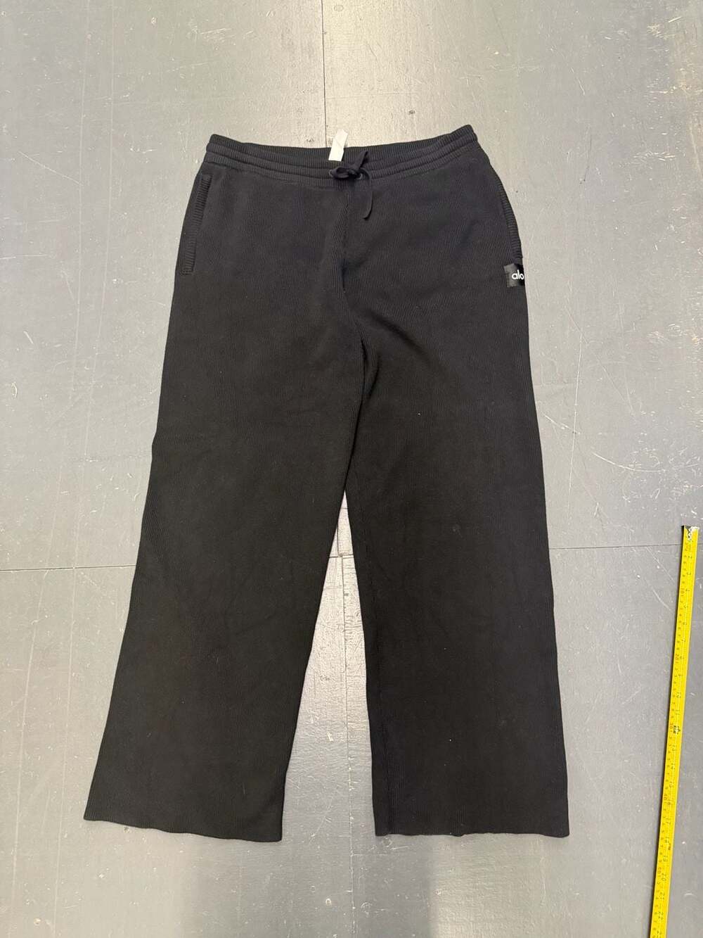 Alo Yoga High-Waist Airbrush Ribbed Wide-Leg Pant Black